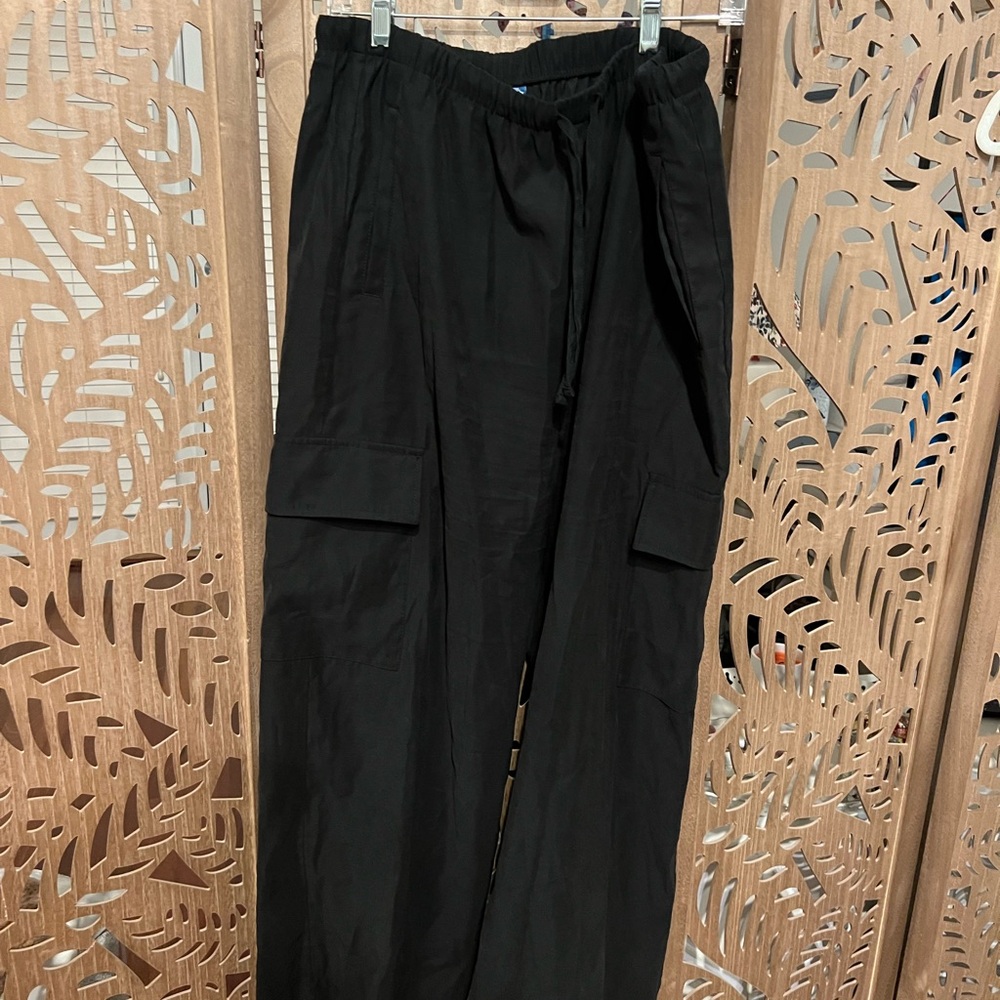 Old Navy Woman’s Black Cargo Pants